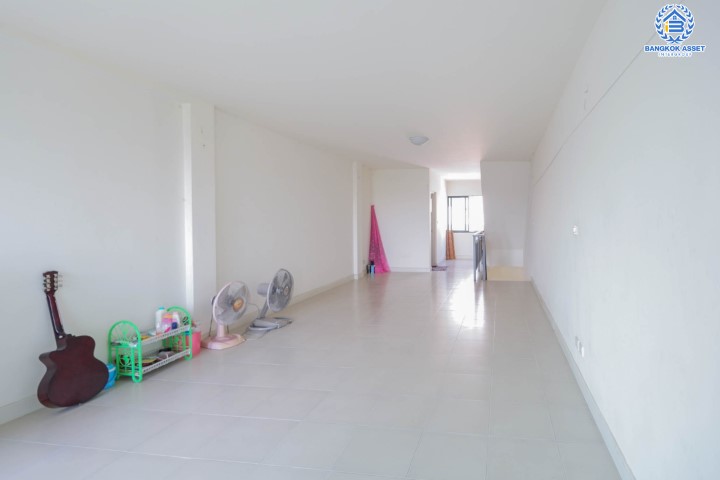 *****อาคารพาณิชย์มือสองย่านกรุงเทพฯ ม.บี อเวนิว วัชรพล เนื้อที่ 18 ตร.ว. ฟังก์ชัน 3 ห้องนอน 3 ห้องน้ำ ที่จอดรถ 1 คัน Home Office จากผู้พัฒนาโครงการที่มีชื่อเสียง Sansiri บนทำเลเดินทางสะดวก ใกล้จุดขึ้น-ลงทางด่วนสุขาภิบาล 5